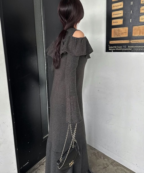 WILLFULLY(ウィルフリー)の「shoulder slit frill mermaid knit OP(ワンピース・レディース・タン/ブラック・L/FREE)」の19枚目の写真