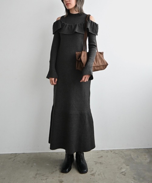 WILLFULLY(ウィルフリー)の「shoulder slit frill mermaid knit OP(ワンピース・レディース・タン/ブラック・L/FREE)」の10枚目の写真