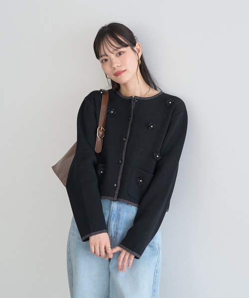 earth music&ecology(アースミュージックアンドエコロジー)の「フラワーモチーフニットカーディガン(ニット/セーター・レディース・アイボリー/ブラック・FREE)」の3枚目の写真
