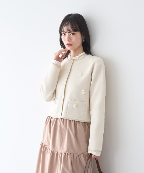 earth music&ecology(アースミュージックアンドエコロジー)の「フラワーモチーフニットカーディガン(ニット/セーター・レディース・アイボリー/ブラック・FREE)」の9枚目の写真
