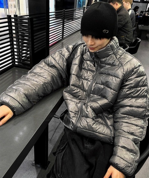 COSYHARU（コシハル）の「軽量ショートパディング（ダウンジャケット/コート・メンズ・シルバー・FREE）」の4枚目の写真