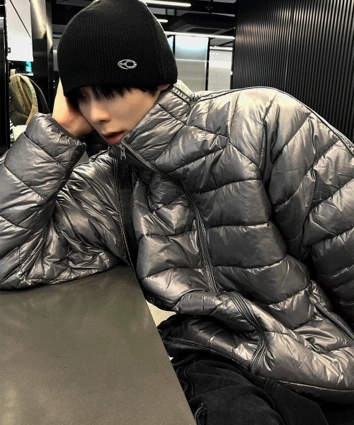 COSYHARU（コシハル）の「軽量ショートパディング（ダウンジャケット/コート・メンズ・シルバー・FREE）」の3枚目の写真