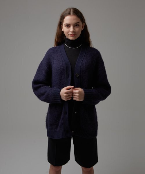 ILOIL(イロイル)の「brushed v-neck cardigan - navy(カーディガン/ボレロ・レディース・その他・FREE)」の1枚目の写真