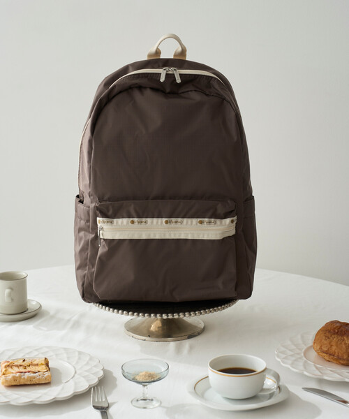 FREAK'S STORE（フリークスストア）の「LeSportsac × FREAK'S STORE/レスポートサック 別注 CLASSIC EVERYDAY BACKPACK/クラシック エブリデイ バックパック/A４サイズ/ノートPC収納可能（バックパック/リュック・レディース・ブラウン/ブラック・ONE SIZE）」の14枚目の写真