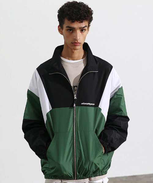 URBAN PLAYERS(アーバンプレイヤーズ)の「ニュイング オーバーサイズ ウインドブレーカー ジャケット (グリーン)(ナイロンジャケット・レディース・その他・LARGE/X-LARGE/MEDIUM)」の4枚目の写真