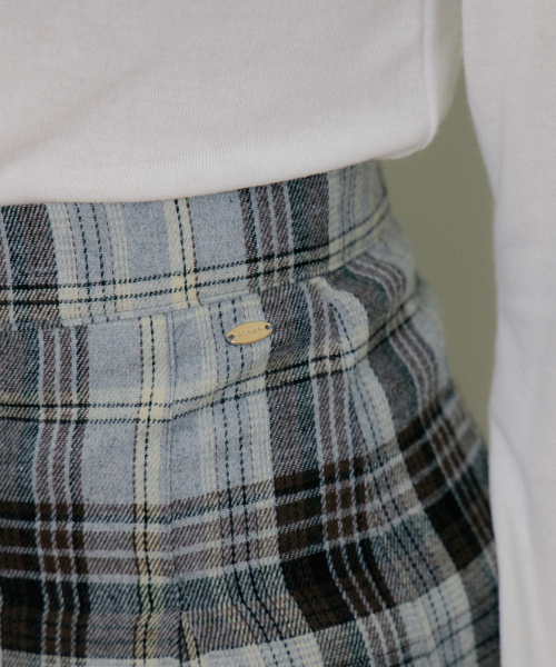 REORG(リオルグ)の「EOT CHECKERED PLEATS MINI SKIRT GRAY(スカート・レディース・その他・SMALL/MEDIUM/LARGE)」の2枚目の写真