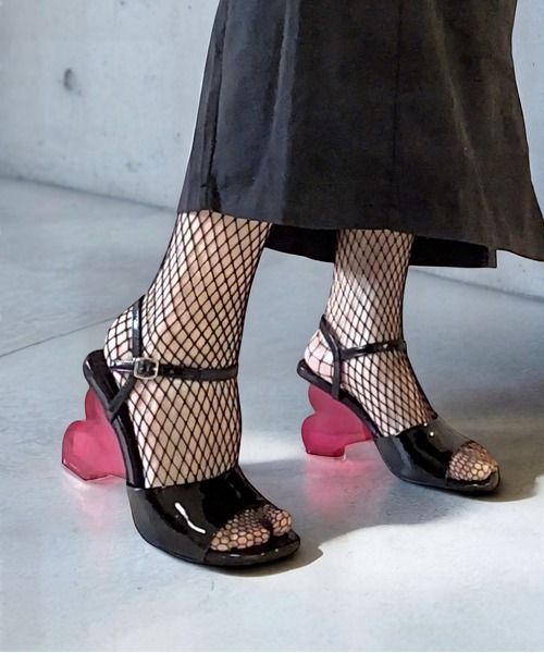 Jeffrey Campbell（ジェフリーキャンベル）の「ハートヒールサンダル（サンダル・レディース・ブラック・36/35/39/38/37）」の5枚目の写真