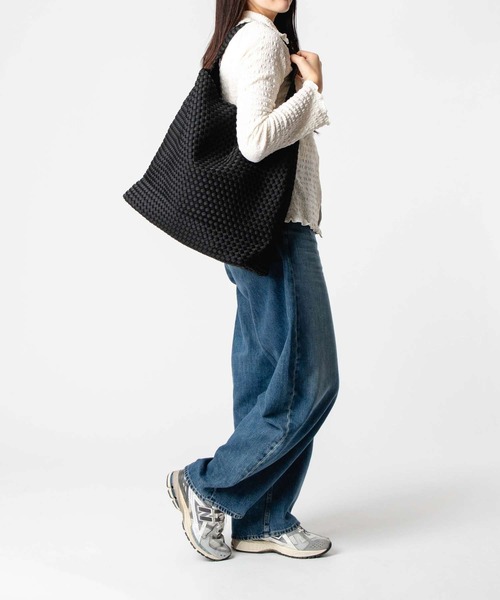 NAGHEDI(ナゲディ)の「NAGHEDI Nomad Large Hobo ナケディ メッシュ ノマド ラージ ホーボー トートバッグ(トートバッグ・レディース・ベージュ/ブラック/クリーム・FREE)」の1枚目の写真