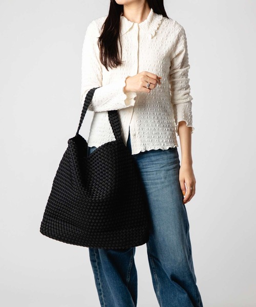 NAGHEDI(ナゲディ)の「NAGHEDI Nomad Large Hobo ナケディ メッシュ ノマド ラージ ホーボー トートバッグ(トートバッグ・レディース・ベージュ/ブラック/クリーム・FREE)」の4枚目の写真