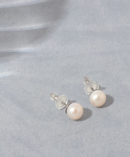 grace grace (グラスグラス)の「【grace grace/グラスグラス】淡水パールピアス-Greta(ピアス(両耳用)・レディース・オフホワイト・FREE)」の1枚目の写真