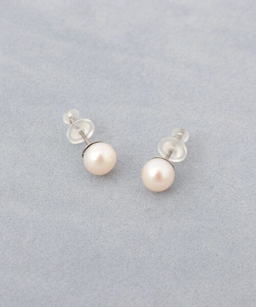 grace grace (グラスグラス)の「【grace grace/グラスグラス】淡水パールピアス-Greta(ピアス(両耳用)・レディース・オフホワイト・FREE)」の2枚目の写真