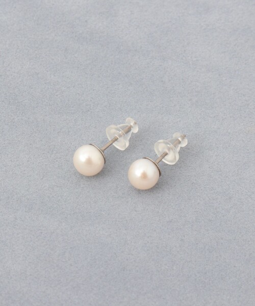 grace grace (グラスグラス)の「【grace grace/グラスグラス】淡水パールピアス-Greta(ピアス(両耳用)・レディース・オフホワイト・FREE)」の3枚目の写真