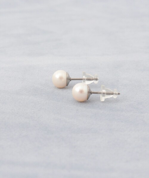 grace grace (グラスグラス)の「【grace grace/グラスグラス】淡水パールピアス-Greta(ピアス(両耳用)・レディース・オフホワイト・FREE)」の4枚目の写真