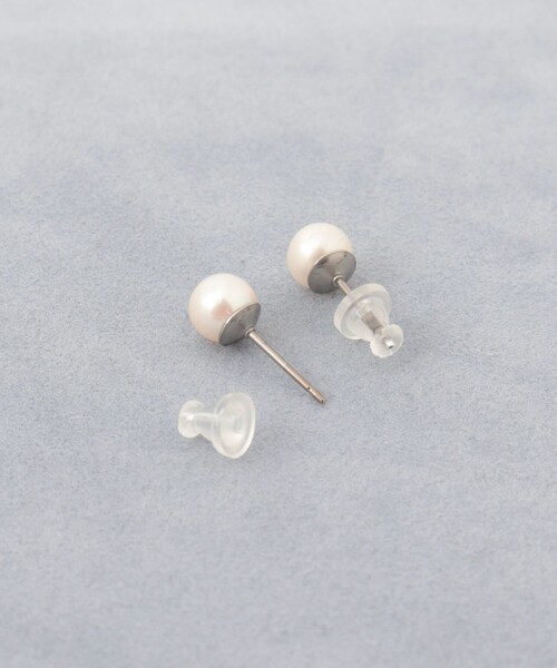 grace grace (グラスグラス)の「【grace grace/グラスグラス】淡水パールピアス-Greta(ピアス(両耳用)・レディース・オフホワイト・FREE)」の5枚目の写真