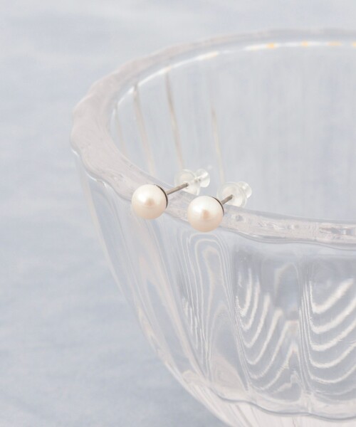 grace grace (グラスグラス)の「【grace grace/グラスグラス】淡水パールピアス-Greta(ピアス(両耳用)・レディース・オフホワイト・FREE)」の6枚目の写真