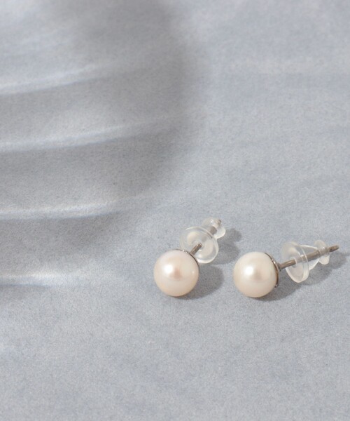 grace grace (グラスグラス)の「【grace grace/グラスグラス】淡水パールピアス-Greta(ピアス(両耳用)・レディース・オフホワイト・FREE)」の7枚目の写真