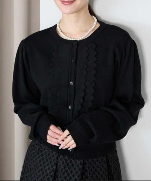 Neige(ネージュ)の「スカラップフリルニットカーディガン(カーディガン/ボレロ・レディース・ブラック/ネイビー/グレー・ONE SIZE)」の1枚目の写真