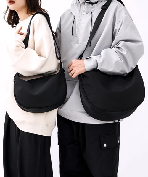 WYZ wear（ダブリューワイジィーウェア）の「【2サイズ展開】2WAYナイロンショルダーバッグ/ユニセックス（ショルダーバッグ・メンズ・ブラック系その他/ブラック・L/M）」の2枚目の写真