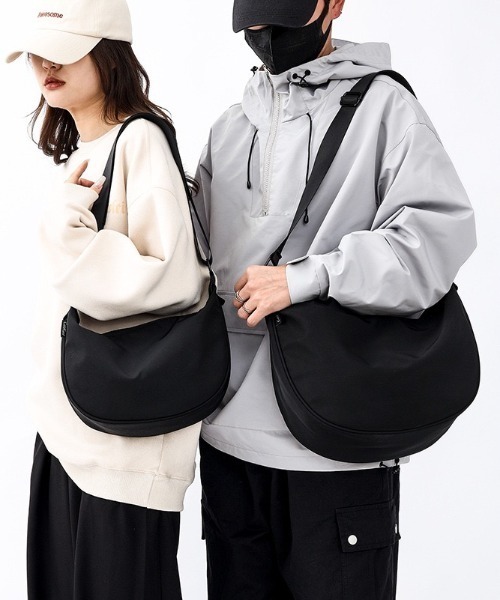 WYZ wear（ダブリューワイジィーウェア）の「【2サイズ展開】2WAYナイロンショルダーバッグ/ユニセックス（ショルダーバッグ・メンズ・ブラック系その他/ブラック・L/M）」の3枚目の写真