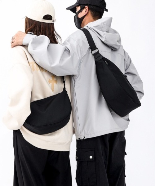 WYZ wear（ダブリューワイジィーウェア）の「【2サイズ展開】2WAYナイロンショルダーバッグ/ユニセックス（ショルダーバッグ・メンズ・ブラック系その他/ブラック・L/M）」の6枚目の写真