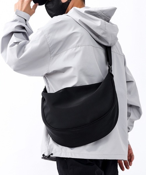 WYZ wear（ダブリューワイジィーウェア）の「【2サイズ展開】2WAYナイロンショルダーバッグ/ユニセックス（ショルダーバッグ・メンズ・ブラック系その他/ブラック・L/M）」の14枚目の写真