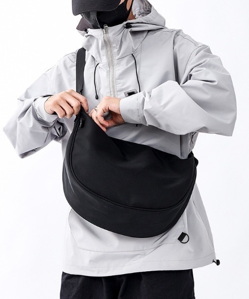WYZ wear（ダブリューワイジィーウェア）の「【2サイズ展開】2WAYナイロンショルダーバッグ/ユニセックス（ショルダーバッグ・メンズ・ブラック系その他/ブラック・L/M）」の12枚目の写真