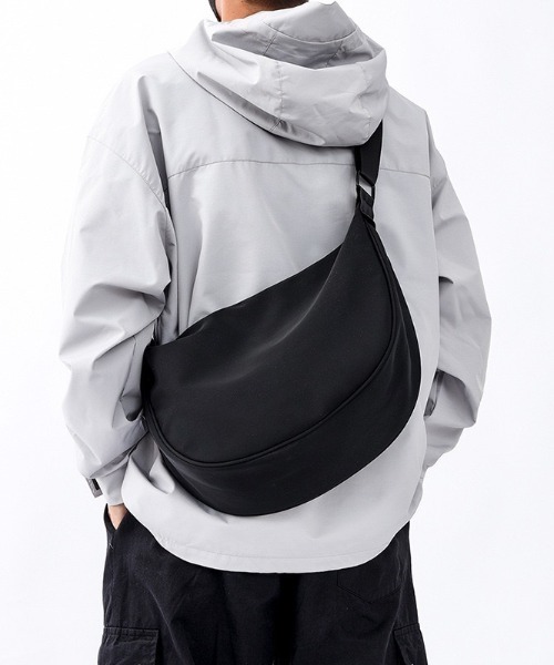 WYZ wear（ダブリューワイジィーウェア）の「【2サイズ展開】2WAYナイロンショルダーバッグ/ユニセックス（ショルダーバッグ・メンズ・ブラック系その他/ブラック・L/M）」の13枚目の写真