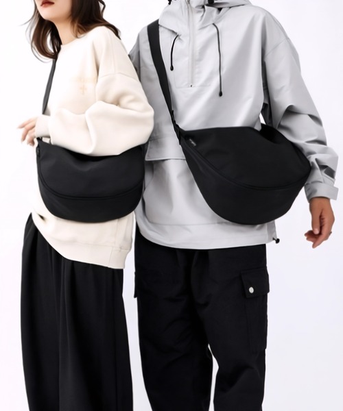 WYZ wear（ダブリューワイジィーウェア）の「【2サイズ展開】2WAYナイロンショルダーバッグ/ユニセックス（ショルダーバッグ・メンズ・ブラック系その他/ブラック・L/M）」の5枚目の写真