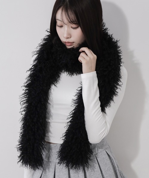 me+em select(ミームセレクト)の「【 2color 】プードルフェイクファーボリュームロングマフラー / poodle fake fur volume long muffler(マフラー・レディース・ホワイト/ブラック・FREE)」の16枚目の写真