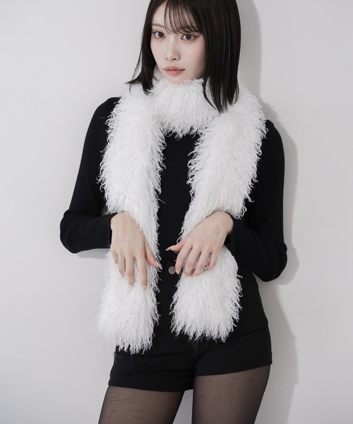 me+em select(ミームセレクト)の「【 2color 】プードルフェイクファーボリュームロングマフラー / poodle fake fur volume long muffler(マフラー・レディース・ホワイト/ブラック・FREE)」の8枚目の写真