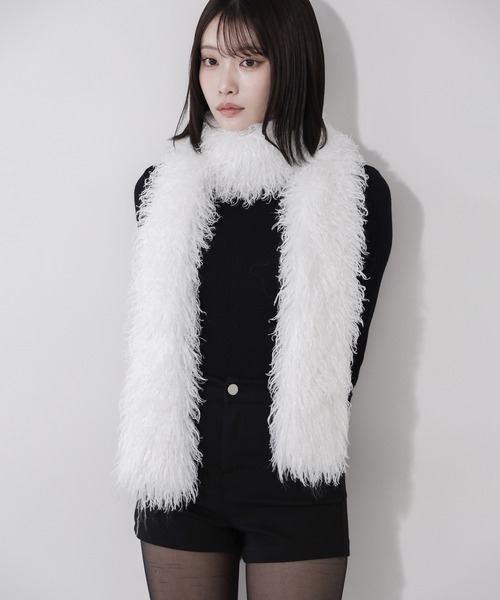 me+em select(ミームセレクト)の「【 2color 】プードルフェイクファーボリュームロングマフラー / poodle fake fur volume long muffler(マフラー・レディース・ホワイト/ブラック・FREE)」の9枚目の写真