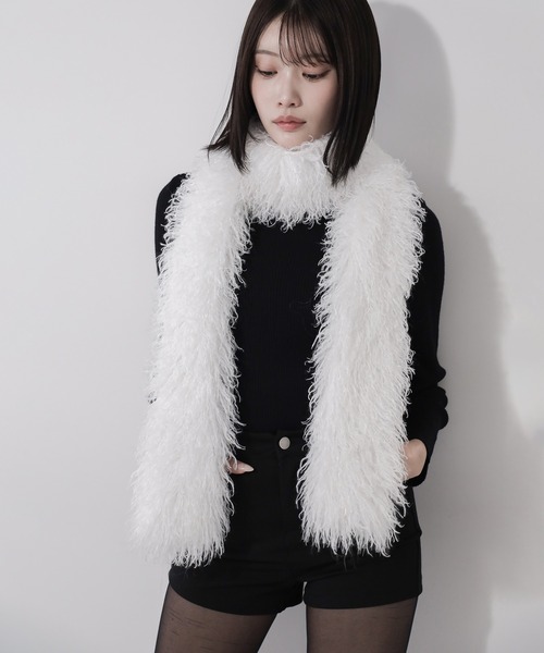 me+em select(ミームセレクト)の「【 2color 】プードルフェイクファーボリュームロングマフラー / poodle fake fur volume long muffler(マフラー・レディース・ホワイト/ブラック・FREE)」の10枚目の写真