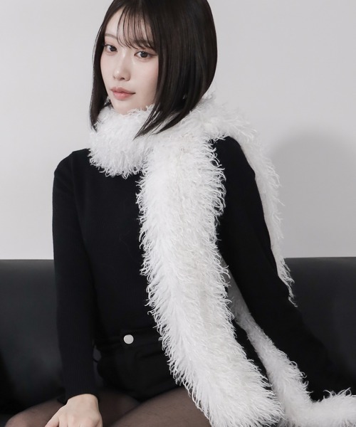 me+em select(ミームセレクト)の「【 2color 】プードルフェイクファーボリュームロングマフラー / poodle fake fur volume long muffler(マフラー・レディース・ホワイト/ブラック・FREE)」の11枚目の写真