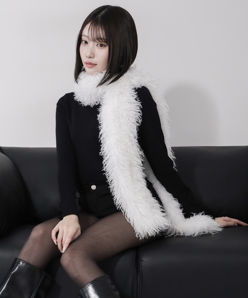 me+em select(ミームセレクト)の「【 2color 】プードルフェイクファーボリュームロングマフラー / poodle fake fur volume long muffler(マフラー・レディース・ホワイト/ブラック・FREE)」の12枚目の写真