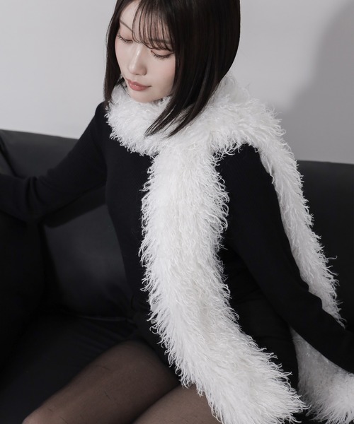 me+em select(ミームセレクト)の「【 2color 】プードルフェイクファーボリュームロングマフラー / poodle fake fur volume long muffler(マフラー・レディース・ホワイト/ブラック・FREE)」の13枚目の写真