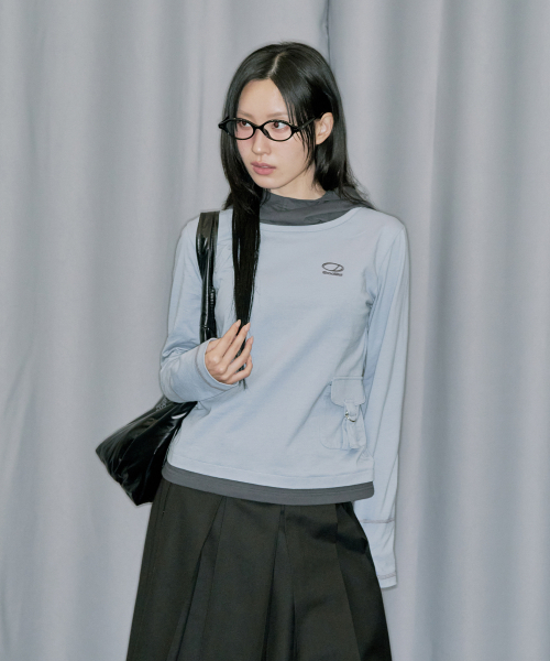 ODD STUDIO(オッドスタジオ)の「アウトポケットヘンリーネックフードロングスリーブ - グレー ブルー(Tシャツ/カットソー・レディース・ライトブルー・ONE)」の2枚目の写真