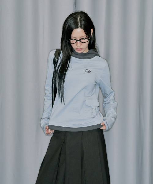 ODD STUDIO(オッドスタジオ)の「アウトポケットヘンリーネックフードロングスリーブ - グレー ブルー(Tシャツ/カットソー・レディース・ライトブルー・ONE)」の3枚目の写真