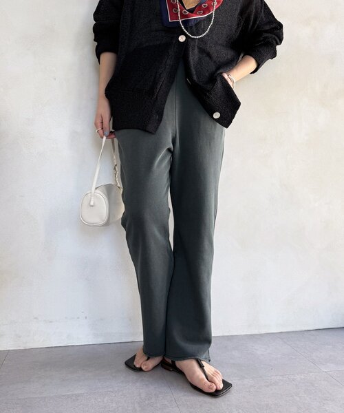 DouDou（ドゥドゥ）の「ピグメント加工裏毛フレアパンツ（その他パンツ・レディース・ブラック/アイボリー・TM/FREE）」の2枚目の写真