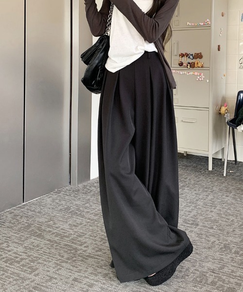 Flugge(フラッジー)の「ワイドタックパンツ(スラックス・レディース・ブラック/グレー・LARGE/MEDIUM)」の4枚目の写真