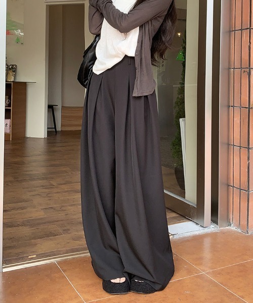 Flugge(フラッジー)の「ワイドタックパンツ(スラックス・レディース・ブラック/グレー・LARGE/MEDIUM)」の6枚目の写真