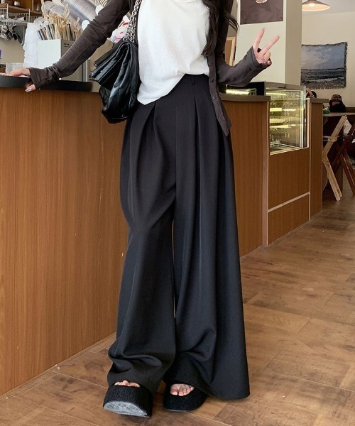 Flugge(フラッジー)の「ワイドタックパンツ(スラックス・レディース・ブラック/グレー・LARGE/MEDIUM)」の7枚目の写真