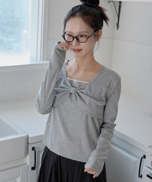 UNE MANSION(ユヌマンション)の「【UNE ORIGINAL】フロントラブリーリボンフリルリブTシャツカットソー(Tシャツ/カットソー・レディース・ブラック/ライトグレー/ホワイト・MEDIUM/SMALL)」の3枚目の写真