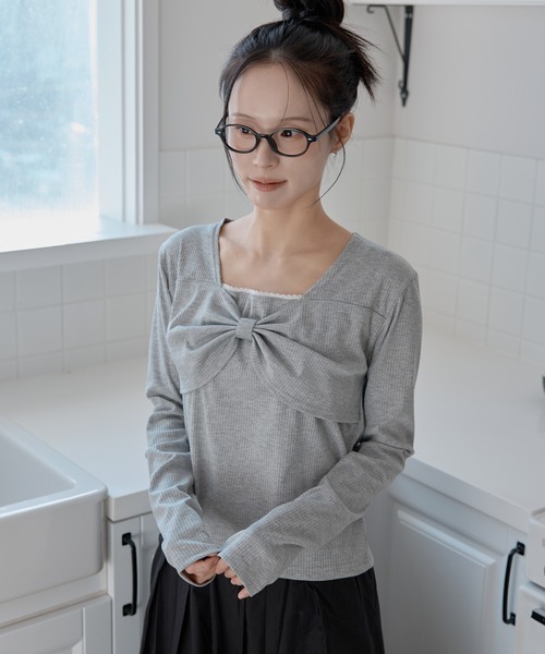 UNE MANSION(ユヌマンション)の「【UNE ORIGINAL】フロントラブリーリボンフリルリブTシャツカットソー(Tシャツ/カットソー・レディース・ブラック/ライトグレー/ホワイト・MEDIUM/SMALL)」の6枚目の写真