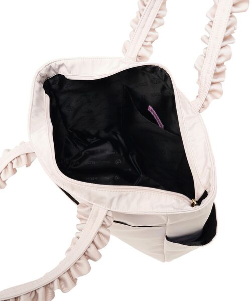 Maison de FLEUR(メゾンドフルール)の「撥水加工フリルハンドルトートバッグ(トートバッグ・レディース・ピンク系その他3/ブラック・FREE)」の12枚目の写真