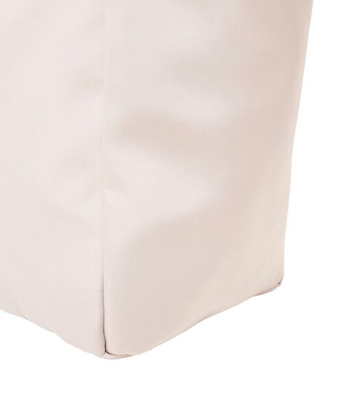 Maison de FLEUR(メゾンドフルール)の「撥水加工フリルハンドルトートバッグ(トートバッグ・レディース・ピンク系その他3/ブラック・FREE)」の15枚目の写真