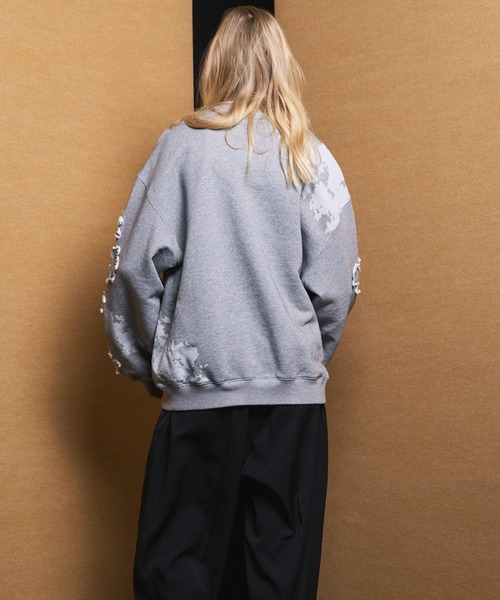 MAISON SPECIAL(メゾンスペシャル)の「《UNISEX》Flower Patch Prime-Over Crew Neck Sweatshirt/フラワーパッチプライムオーバークルーネックスウェット【MAISON SPECIAL/メゾンスペシャル】(スウェット・メンズ・ブラック/チャコールグレー/ピンク/ブルー・0/2/1)」の8枚目の写真