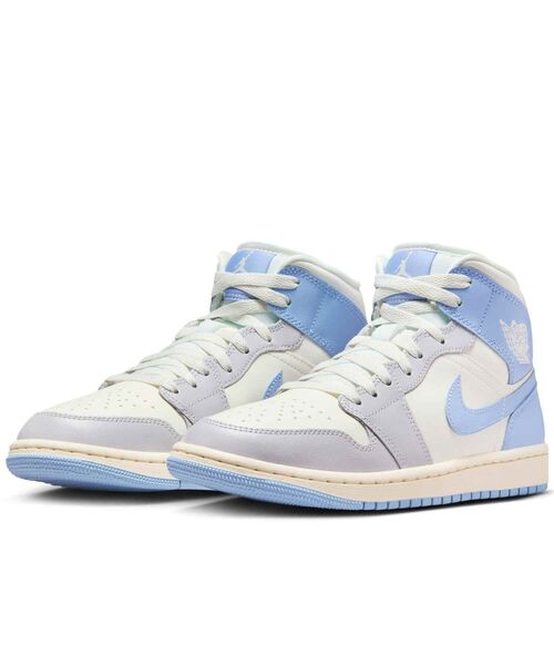 JORDAN BRAND(ジョーダンブランド)の「エア ジョーダン 1 MID ウィメンズシューズ / Air Jordan 1 Mid Women's Shoes BQ6472-402 Psychic Blue(スニーカー・レディース・スカイブルー・22.5/22/26/25.5/25/24.5/24/23.5/23)」の5枚目の写真