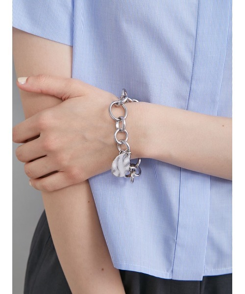 Mila Owen(ミラオーウェン)の「コインモチーフチェーンブレス(ブレスレット・レディース・マルチ/シルバー/ゴールド・F)」の9枚目の写真