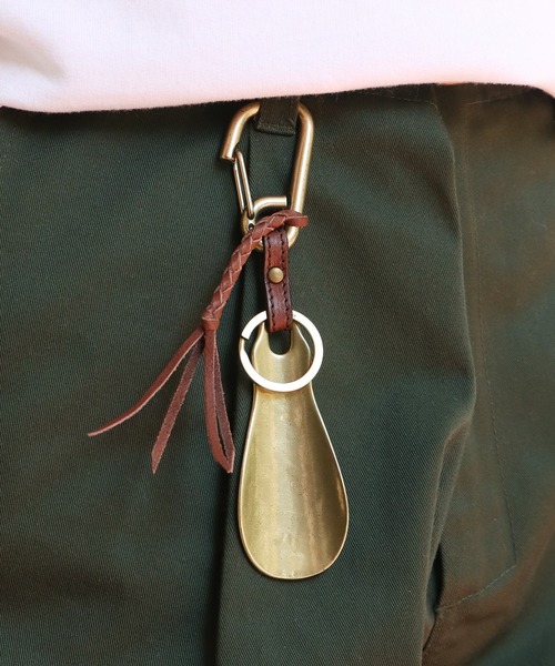 MR.OLIVE(ミスターオリーブ)の「MR.OLIVE OLISHED STEER LEATHER / BRASS SHOE HORN KEY RING / ME361(キーケース/キーアクセサリー・メンズ・シルバー/ブラック/ブラウン・FREE)」の5枚目の写真