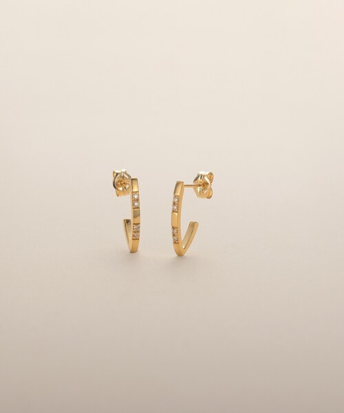 COCOSHNIK（ココシュニック）の「K10ダイヤモンド オルタネ―トLシェイプ スタッドピアス（ピアス（両耳用）・レディース・イエローゴールド・00）」の2枚目の写真